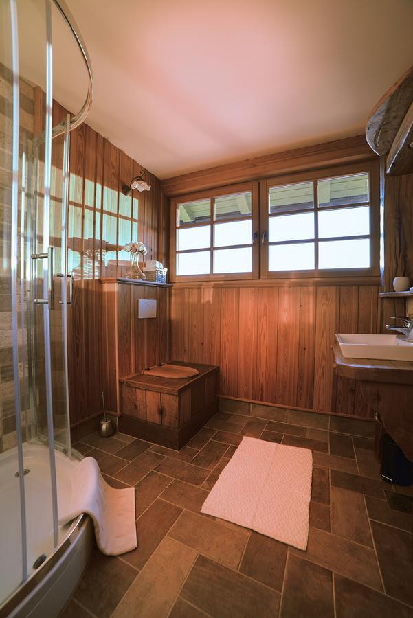 Villa Les With Hot Tub & Sauna Brezice Exterior photo