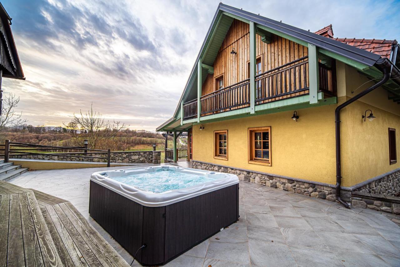 Villa Les With Hot Tub & Sauna Brezice Exterior photo